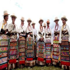 藏族服饰，藏民族服饰图片