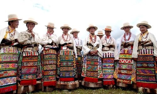 藏族服饰，藏民族服饰图片