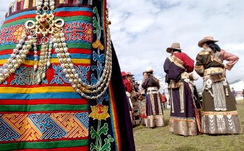 藏族服饰，藏民族服饰图片