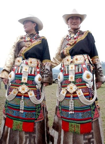 藏族服饰，藏民族服饰图片