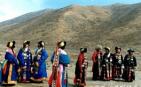盛装的藏族妇女