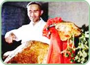 新疆传统菜肴-烤全羊