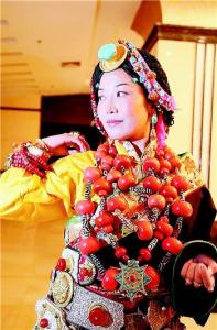 价值千万元藏族传统服饰来京展示