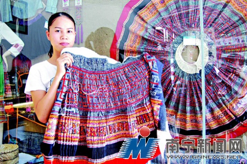 隆林姑娘立志传承壮族织绣文化