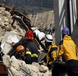 意大利地震已致235人丧生 数千人余震中过夜