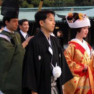 日本传统结婚礼仪:新娘为何穿白不穿红?(组图)