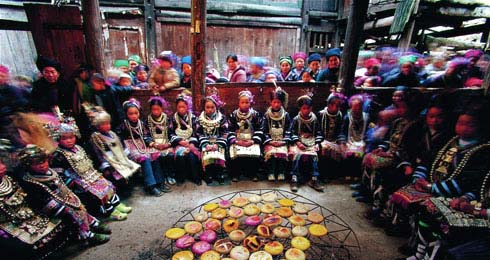 侗族春节习俗：听大歌、看斗牛