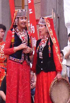 塔吉克族的女子服饰