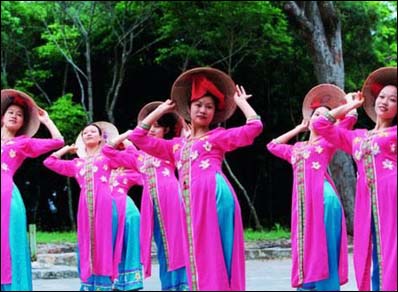 京族舞蹈—对唱情歌对花屐