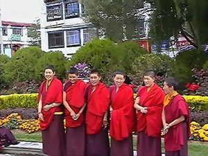 藏传佛教的女性僧团及女活佛转世传承体系