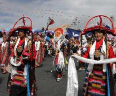 西藏江孜万名群众共庆达玛节