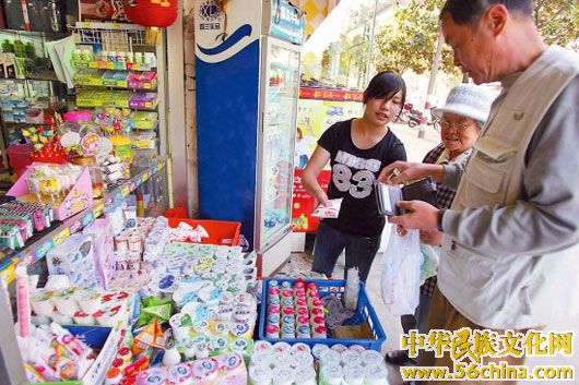 高原特色农产品受游客追捧 云南牛奶成了伴手礼