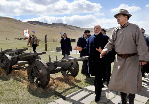 　结束对中国的访问后，印度总理莫迪于16日开始对蒙古国进行访问，今年正值蒙印建交60周年，莫迪成为访蒙的首位印度总理。